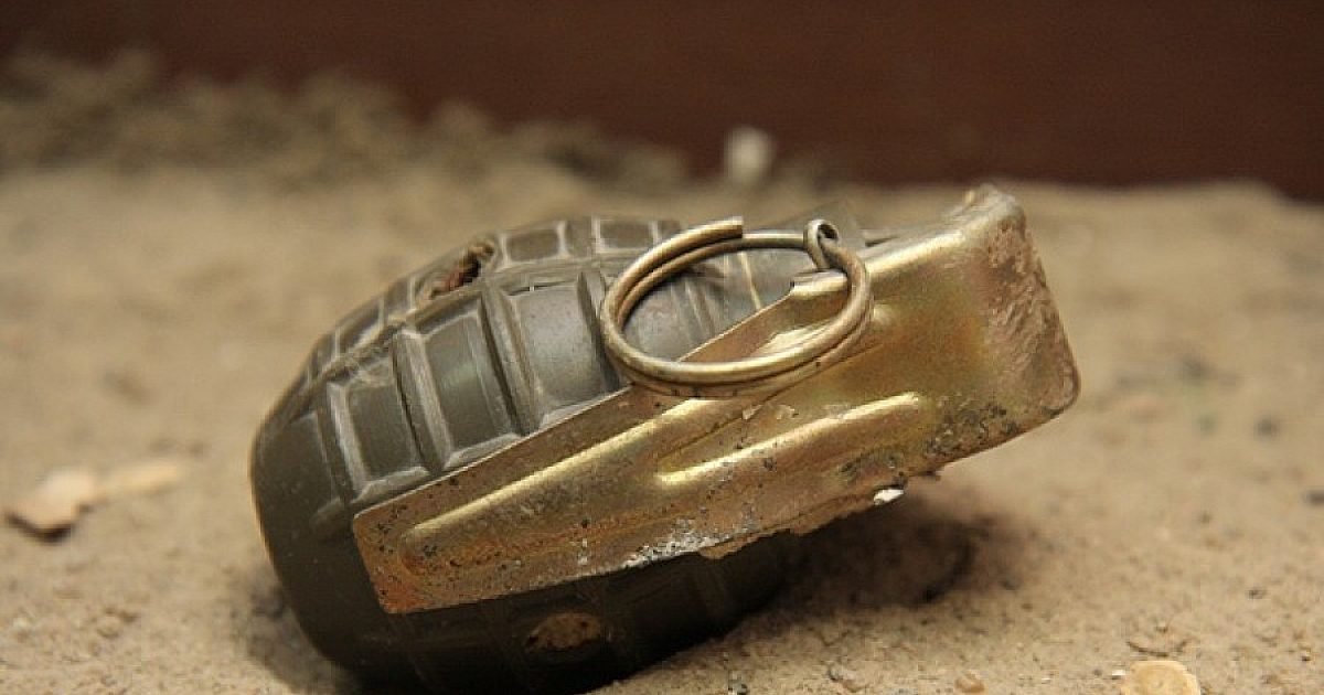 Екшън! Наши военни обезвредиха гранати в частен имот