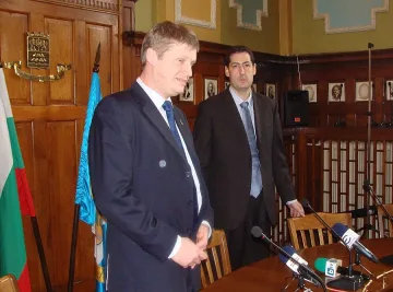 Разбиха колата на британския посланик