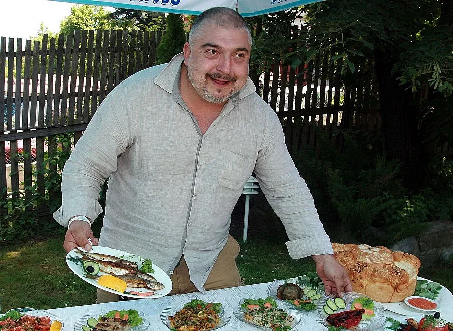 Ути бърка манджи за Вини Джоунс