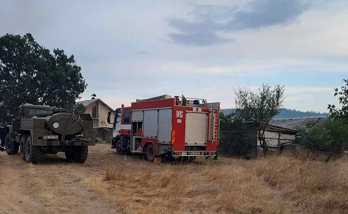 Огнен ад тормози страната! Борбата с пожарите продължава