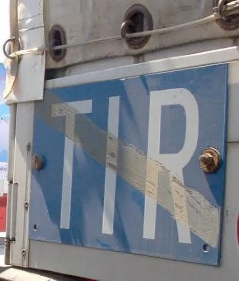 Турски ТИР прегази жена и избяга