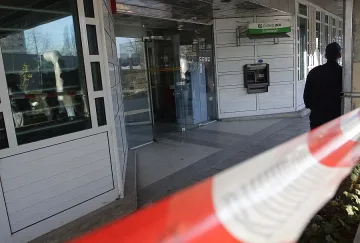 Студентка се метна от третия етаж заради мъж 