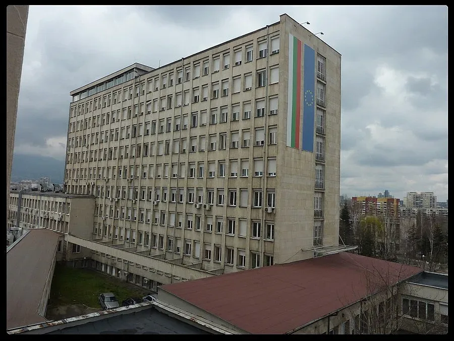 Бебе на гард се удуши на пъпната си връв