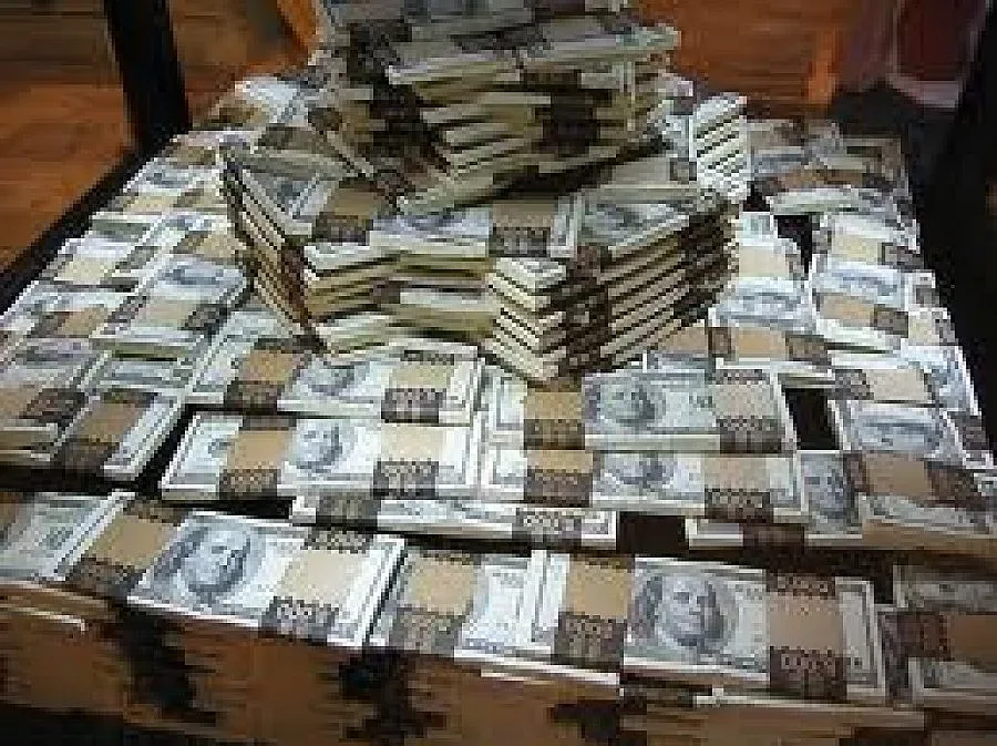 Осем богаташи продадоха бизнес за 18 милиона