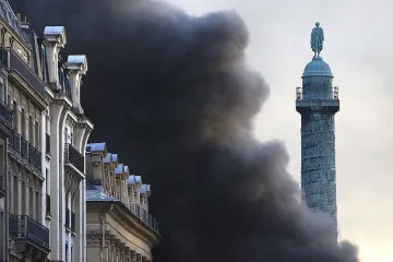 Пожар изпепели коли за милиони в подземен гараж