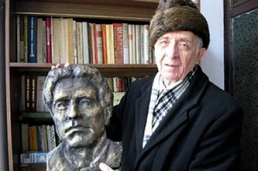 Крадци зарязаха барелеф на Левски в Букурещ