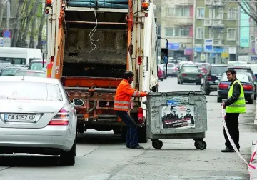 Кола премаза служител на чистотата