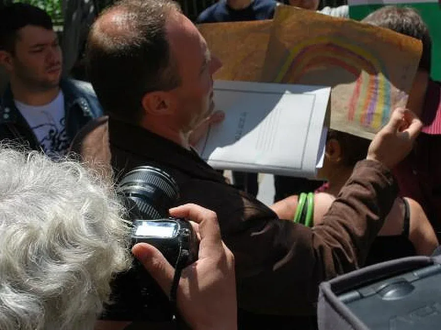 Печелят едно на пет дела срещу монополисти