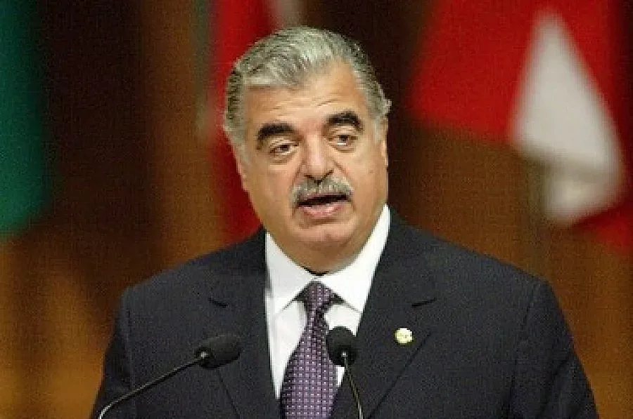 Румънци свиха 2 палта на ливанския вътрешен министър