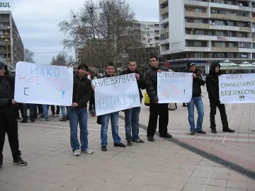 300 ученици протестираха за Илко