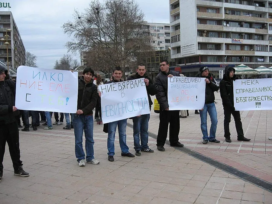 300 ученици протестираха за Илко