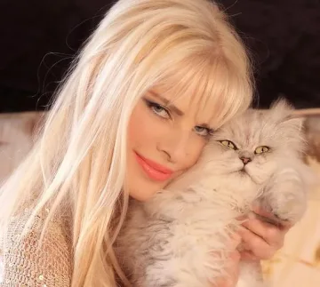 Порнозвезди щурмуват кметства