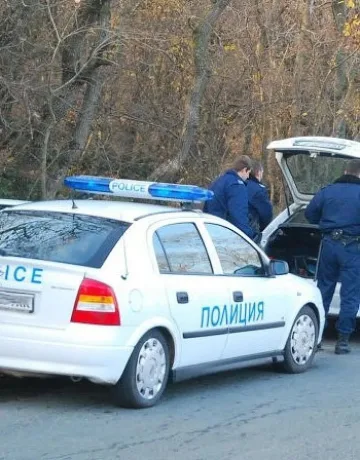 Спасиха бебе от закъсала кола