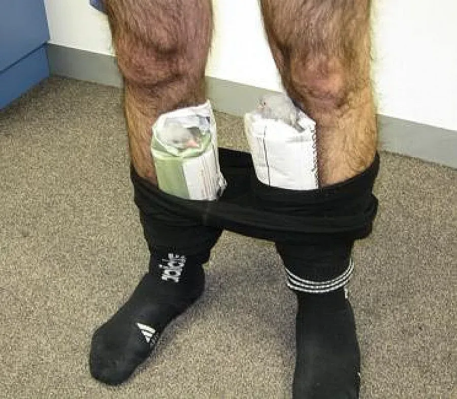 Спипаха трафикант с канабис в гащите