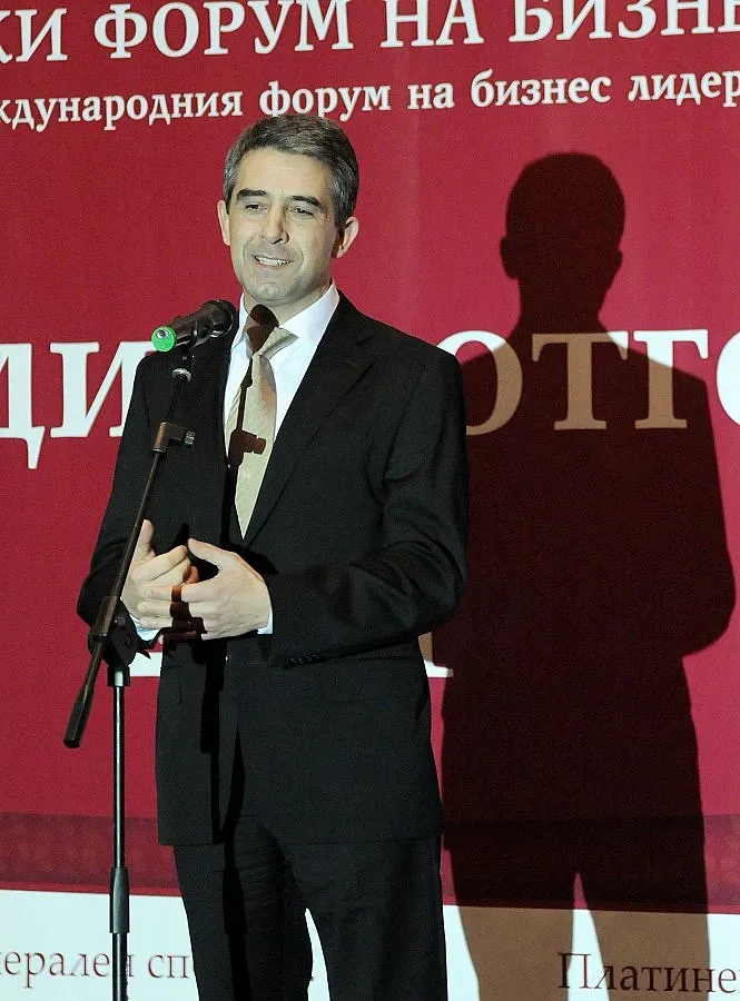 Плевнелиев изнася лекция на студенти в Алма матер
