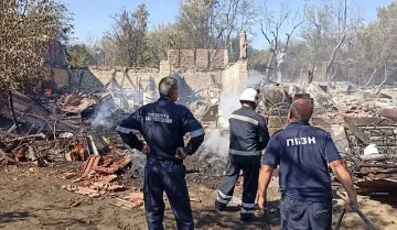 Пожар лумна до областен град. Ураганен вятър го разпали