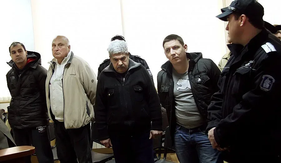 Експерт: Бусът-убиец от Катуница е можел да спре