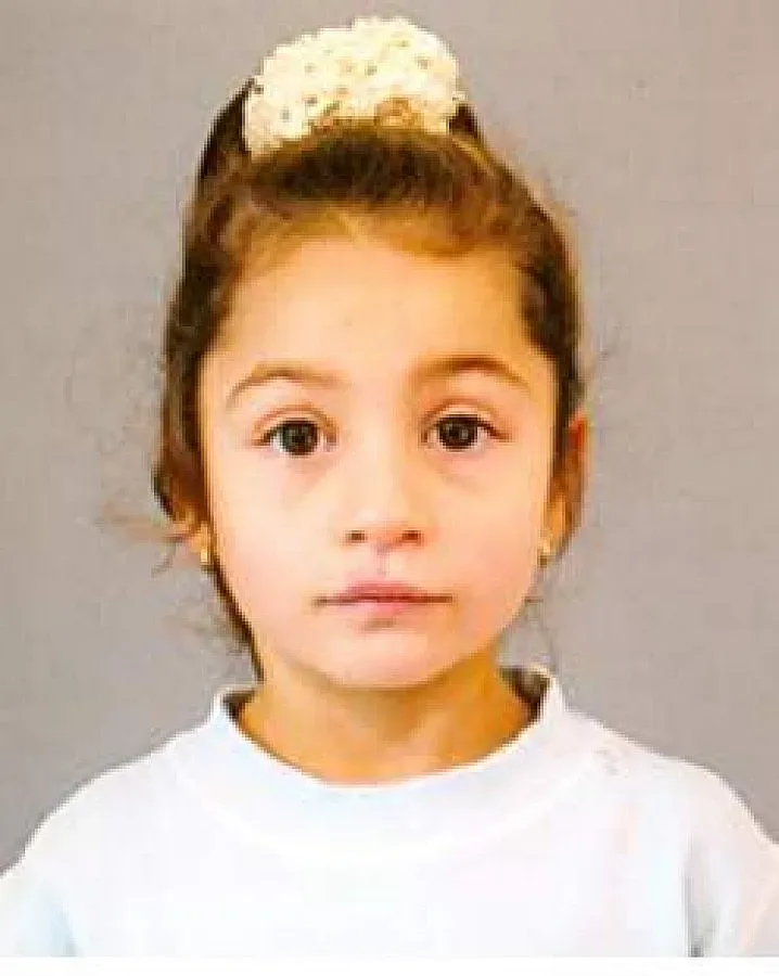 Издирват 8-годишно момиче и майка му