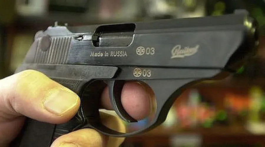 Мъж преби бившата си, вади пищов в кръчма 