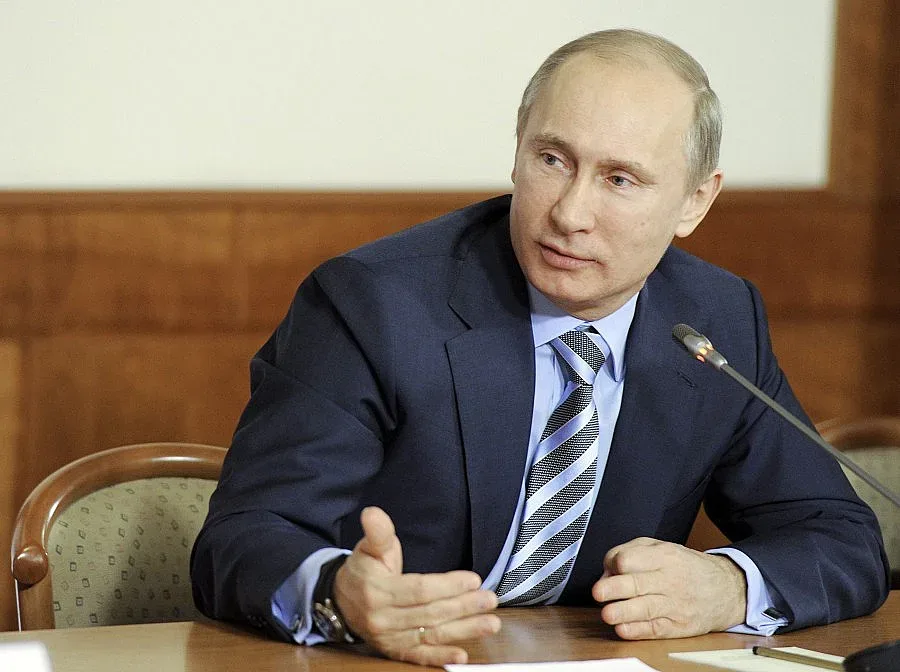 Лекар пробутва Путин на девствено момиче