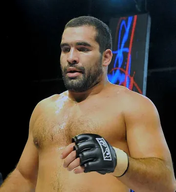 Дъмпела е намушкал Багата, обвинен е в опит за убийство 