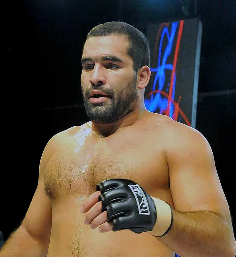 Дъмпела е намушкал Багата, обвинен е в опит за убийство 