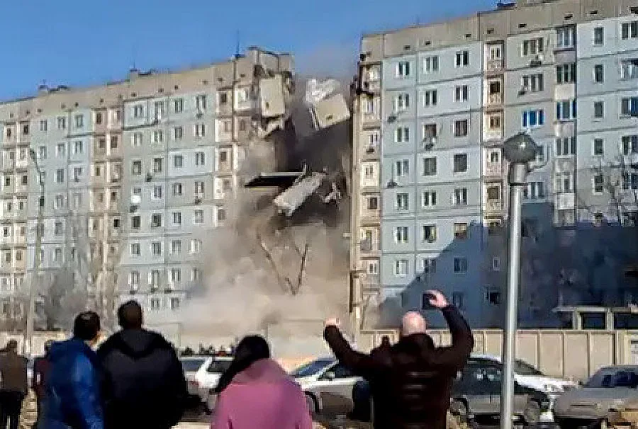 Откриха още три трупа в рухналия блок в Астрахан