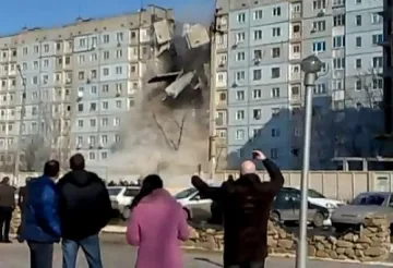 Мощен взрив на газ срути цял вход в руски град (ВИДЕО)