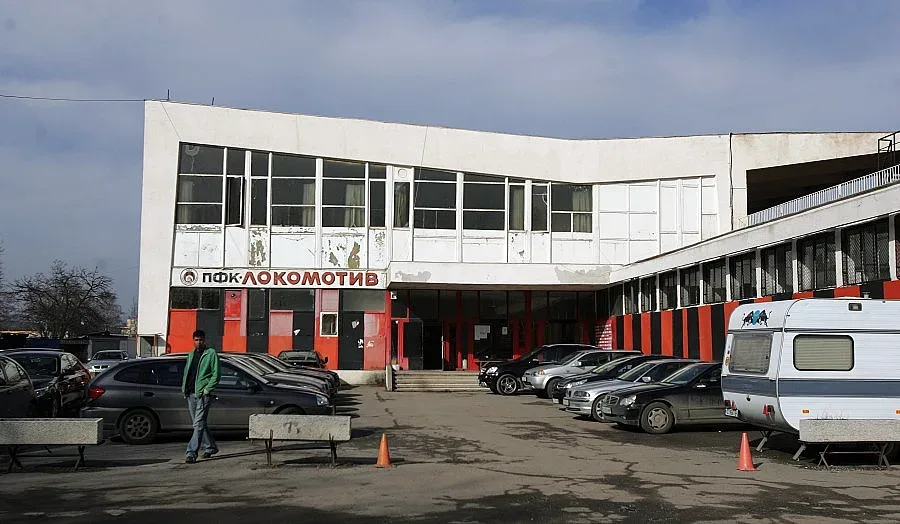 "Локо" (Сф) виси за "Надежда"