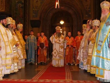 Агентите в расо сринаха доверието към църквата