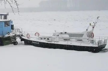 Дунав на косъм да прелее заради ледена блокада