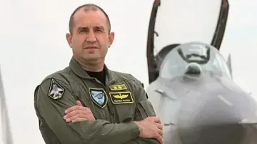 Радев изненада! Ще лети над София