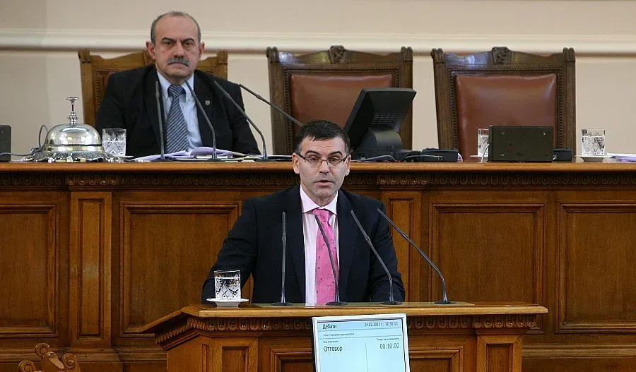 Дянков подхваща парите на църквата