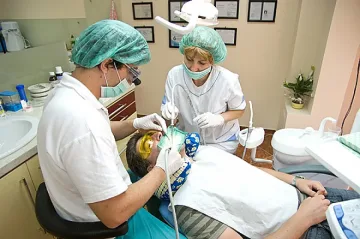 Дават стоматолози на прокурор, източвали касата