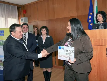 Министър Павлова: Започваме да кърпим дупките след снега