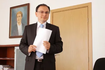 Наследникът на Кушлев хвърли оставка