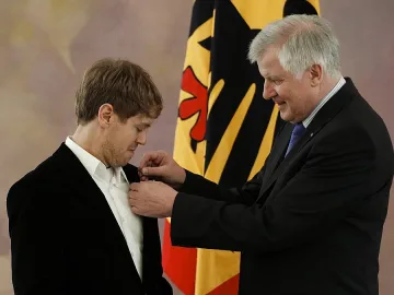 Наградиха Фетел в президентския дворец