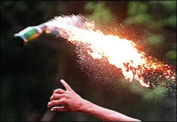 Хвърлиха коктейл "Молотов" по апартамент в "Люлин"