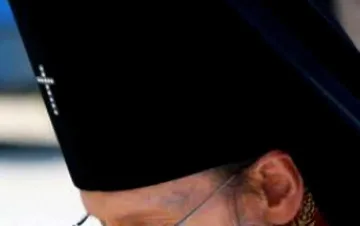 Миряни се жалват на патриарха от владика