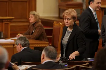 Парите в резерва се свили от авансови плащания
