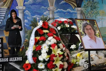 Изпратиха Сашо Авджиев с хит на Крис Риа