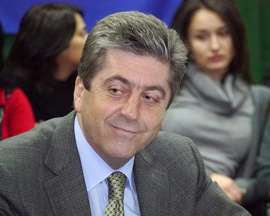 Първанов пише на другарите: Отивам на отчети и избори