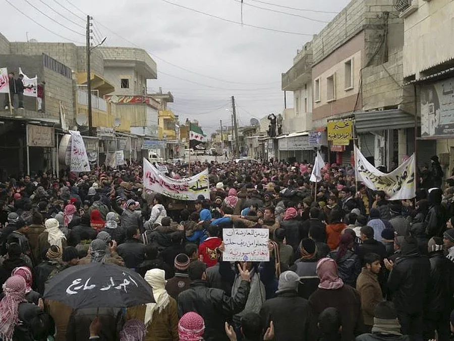 Хиляди сирийци протестират срещу Башар Асад 