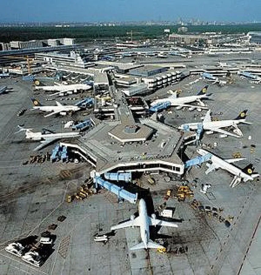 Стачка отмени стотици полети в Германия