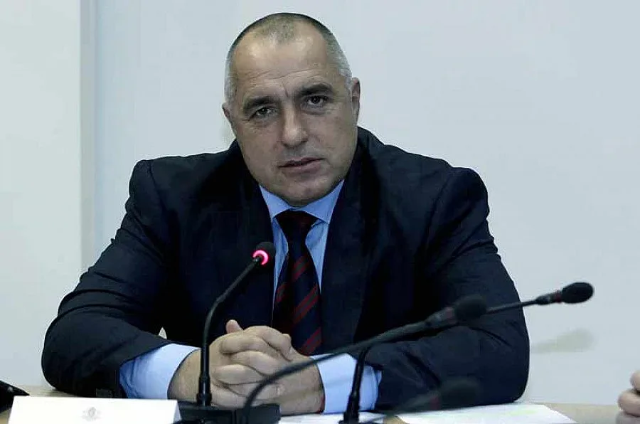 Бойко плаши министри с "командировка" на реката в Кричим