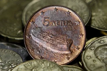 Гърция реже живо месо, съкращава още 325 млн. евро