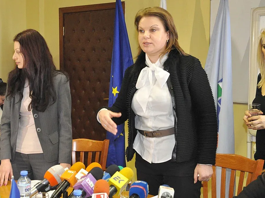 Касата дала бонуси за силикон 