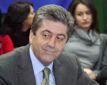 Народните избраници ще ровят в помилванията на Първанов