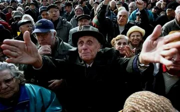 Пенсионери се сбиха за презервативи на аванта 
