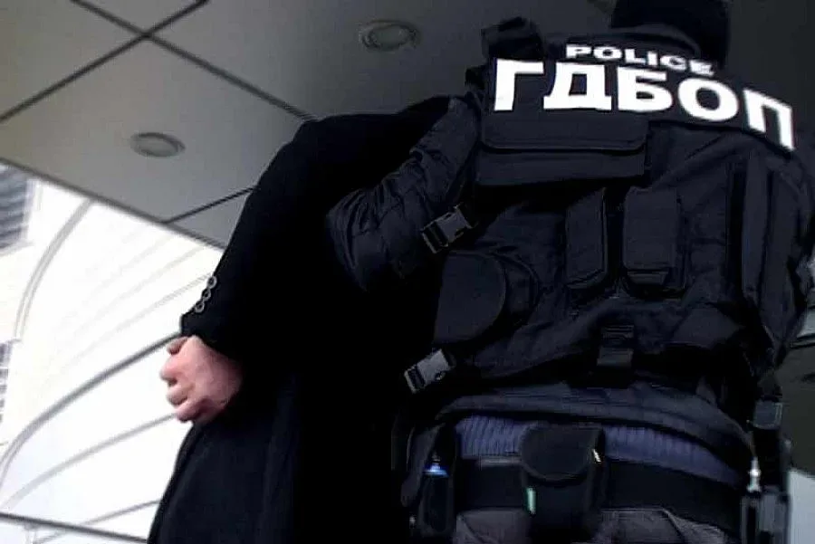 Полицаите спират да стрелят по крадци